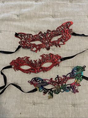 Women’s Red Lace Masquerade Mask - Unbranded